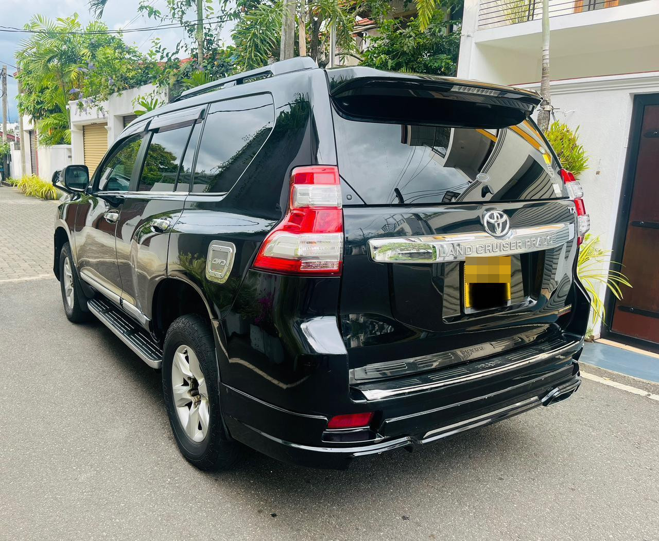 Toyota Land Cruiser Prado 2011 - Used SUV sale in Sri Lanka - patpat.lk