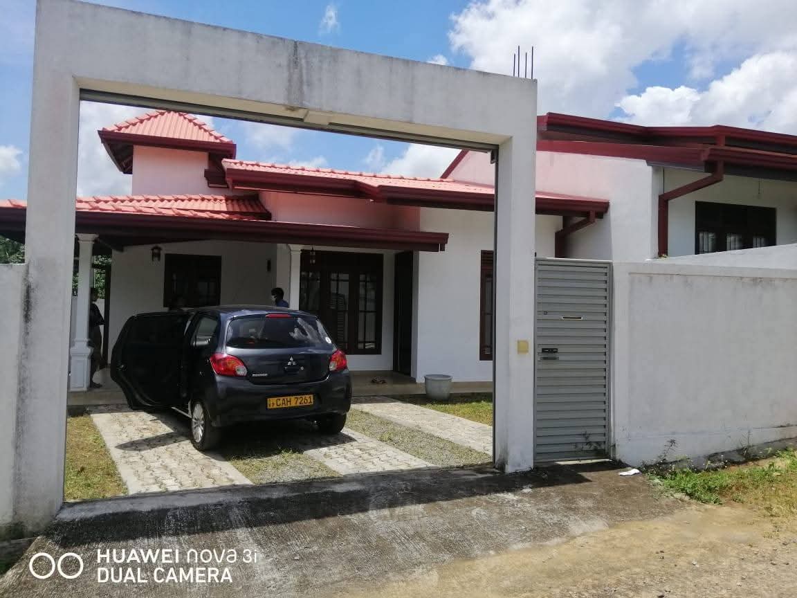 House for Sale in Athurugiriya ads-image-1