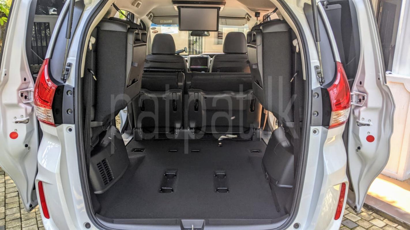 Honda Freed 2024 - Reconditioned Van sale in Sri Lanka - patpat.lk