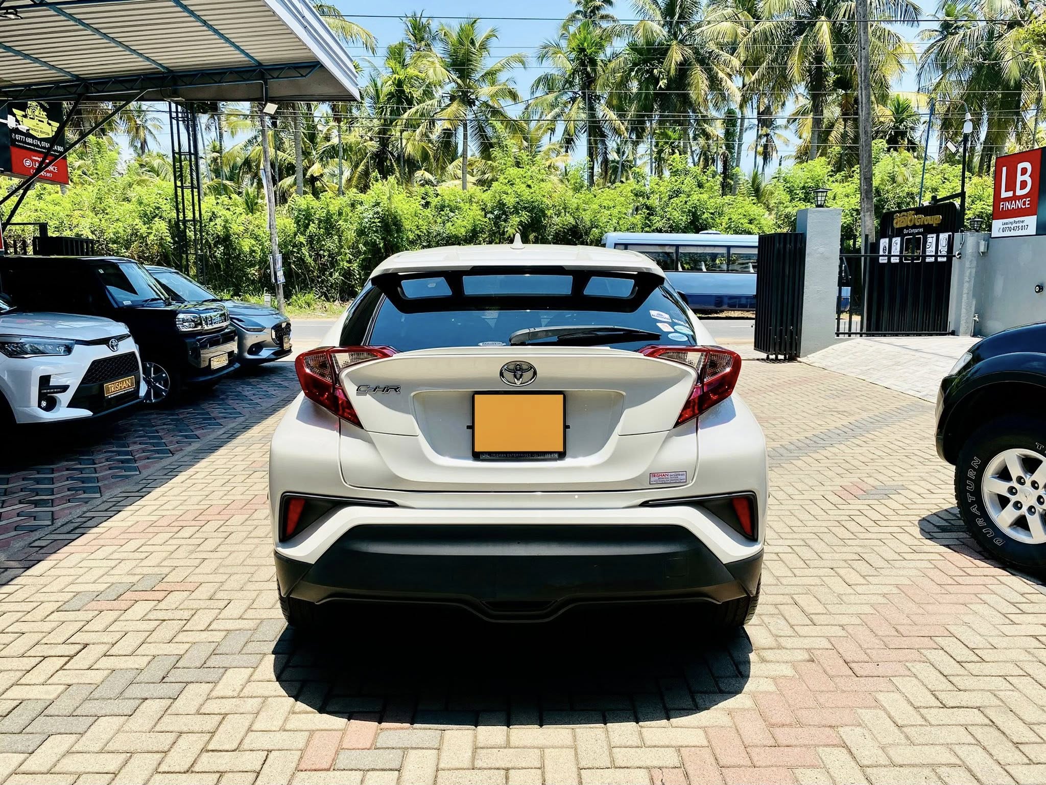 Toyota CHR 2017 - பயன்படுத்தப்பட்டது SUV sale in Sri Lanka - patpat.lk