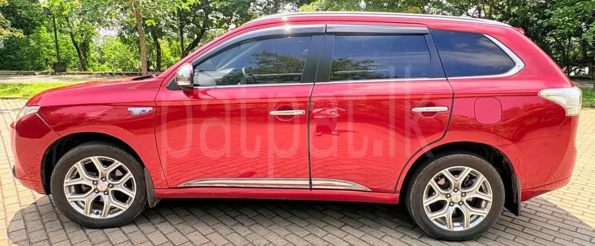 Mitsubishi Outlander 2015 - பயன்படுத்தப்பட்டது SUV sale in Sri Lanka - patpat.lk