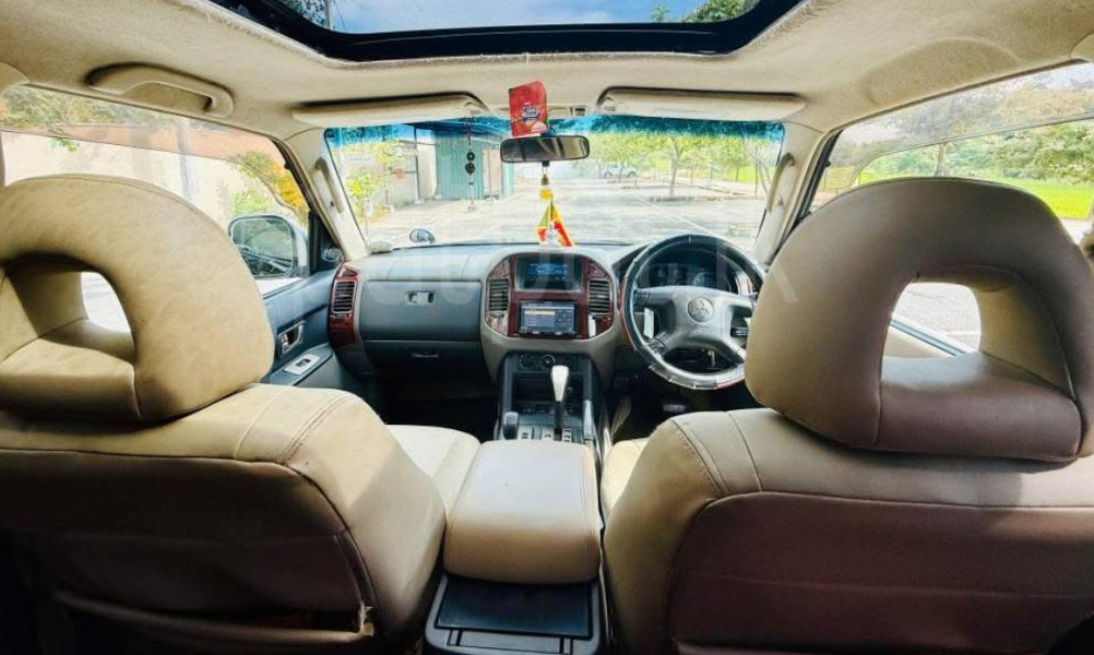 Mitsubishi Montero 2003 - பயன்படுத்தப்பட்டது SUV sale in Sri Lanka - patpat.lk