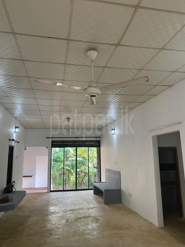 House for Rent in Makola ads-image-1