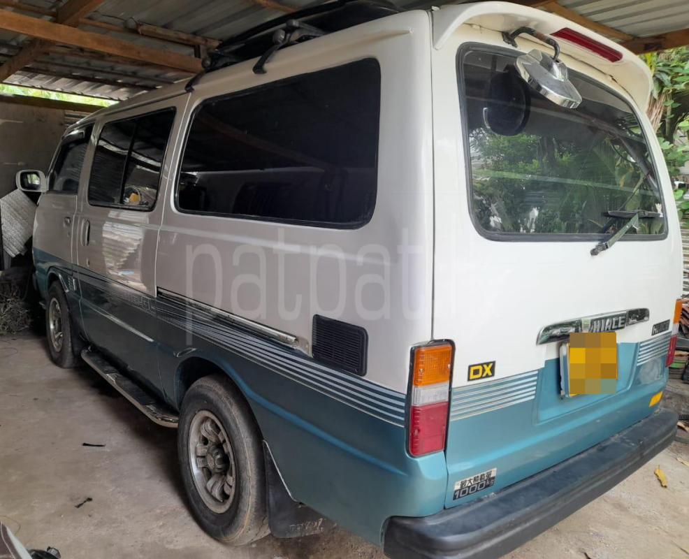 Toyota Hiace 1982 - භාවිතා කරන ලද වෑන් රථය sale in Sri Lanka - patpat.lk