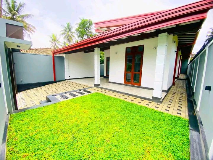 House for Sale in Athurugiriya