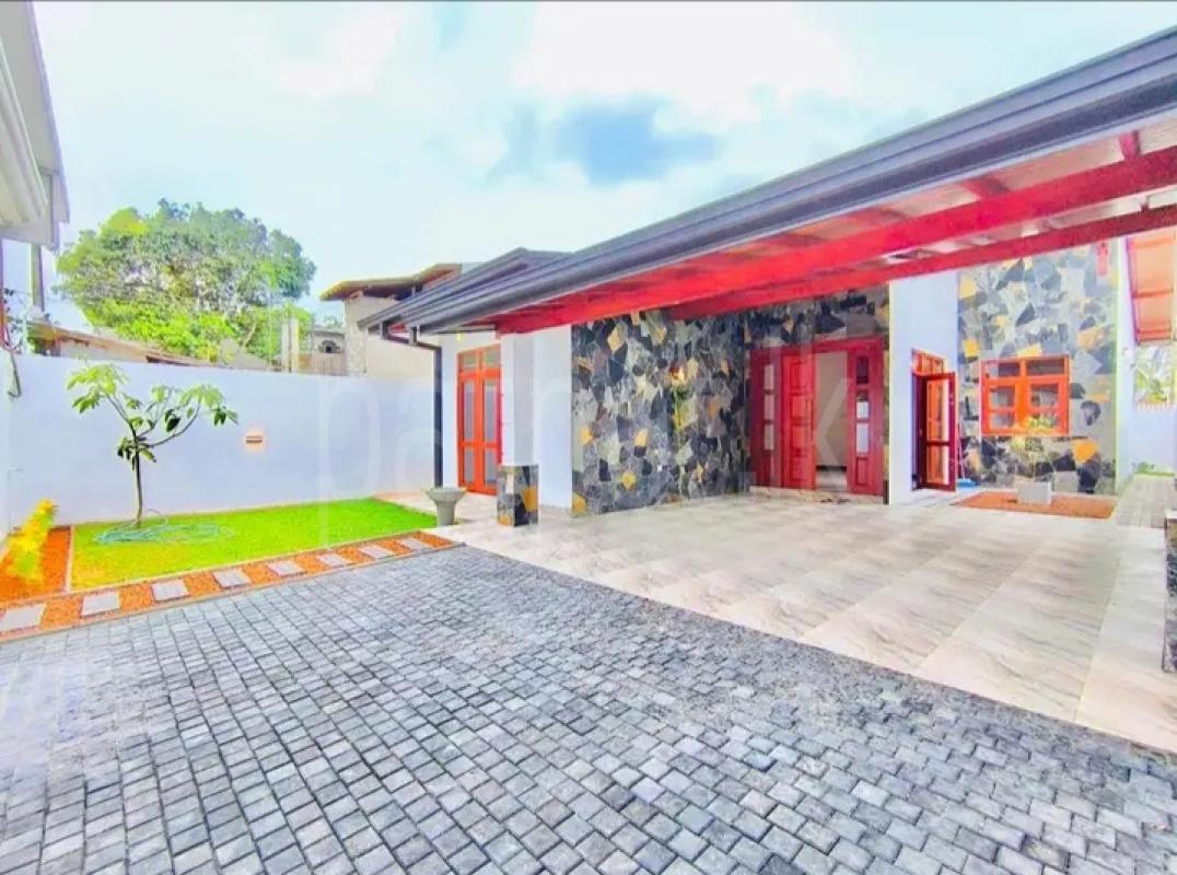 House for Sale in Athurugiriya