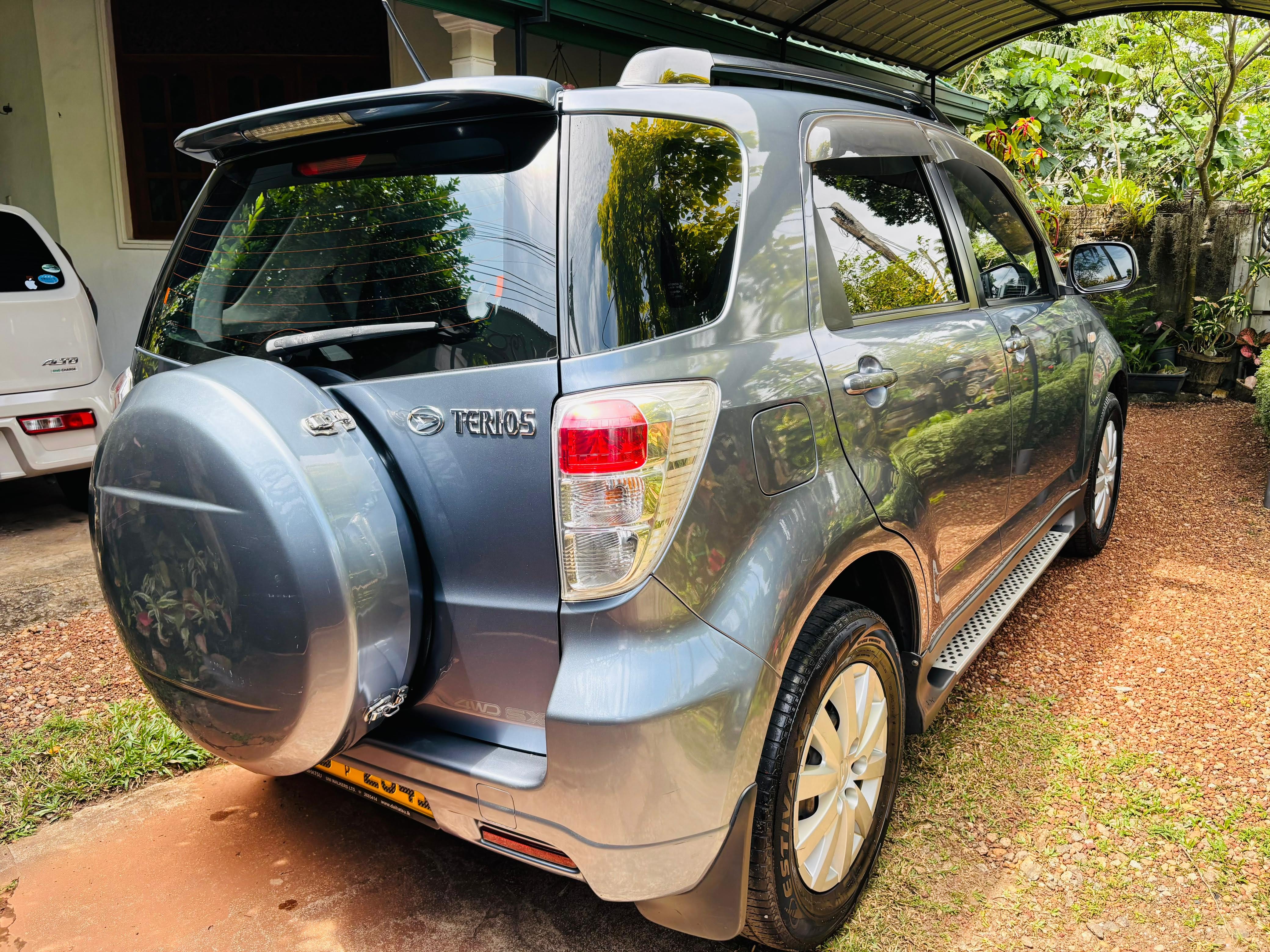 Daihatsu Terios 2010 - பயன்படுத்தப்பட்டது SUV sale in Sri Lanka - patpat.lk