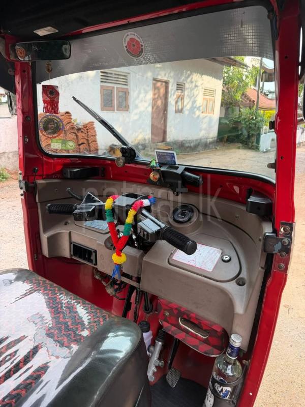 Bajaj Three Wheel 2016 - பயன்படுத்தப்பட்டது முச்சக்கர வண்டி sale in Sri Lanka - patpat.lk