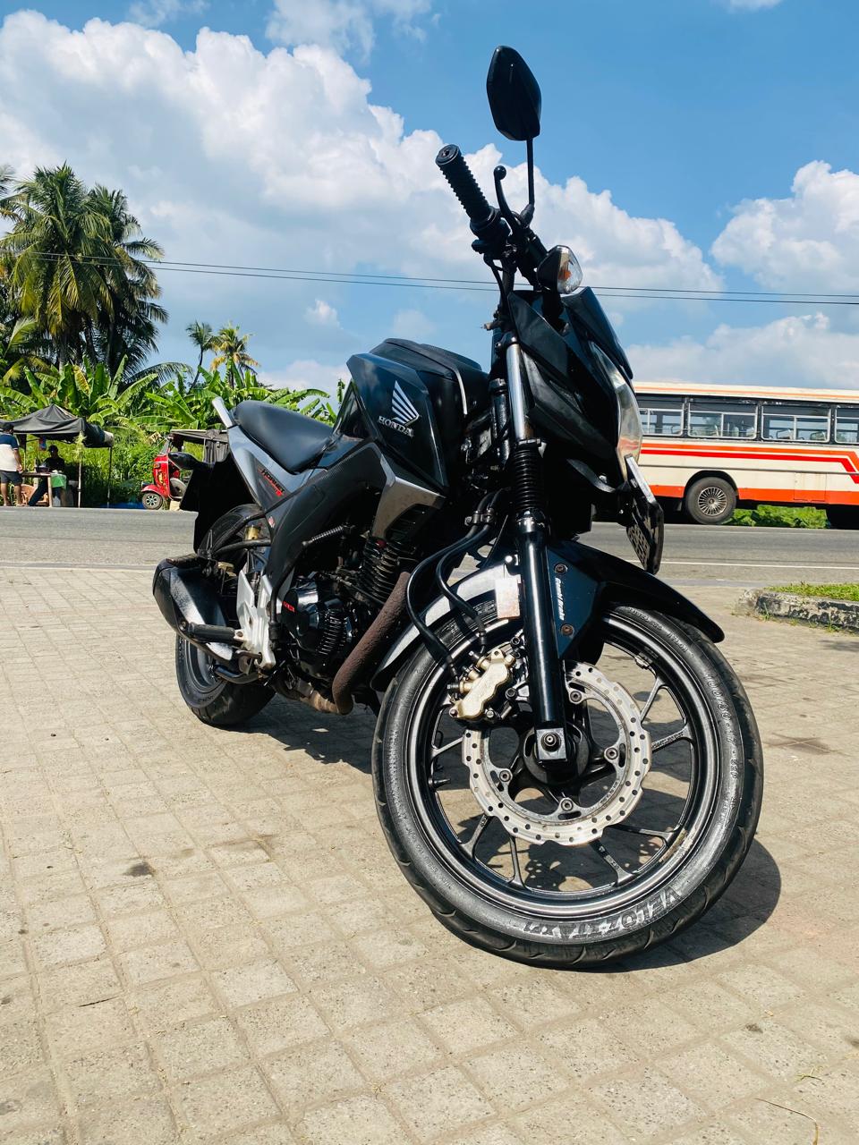 Honda Cb Hornet 2017 - Used Bike sale in Sri Lanka - patpat.lk