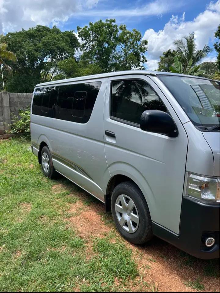 Toyota Hiace 2016 - பயன்படுத்தப்பட்டது வேன் sale in Sri Lanka - patpat.lk