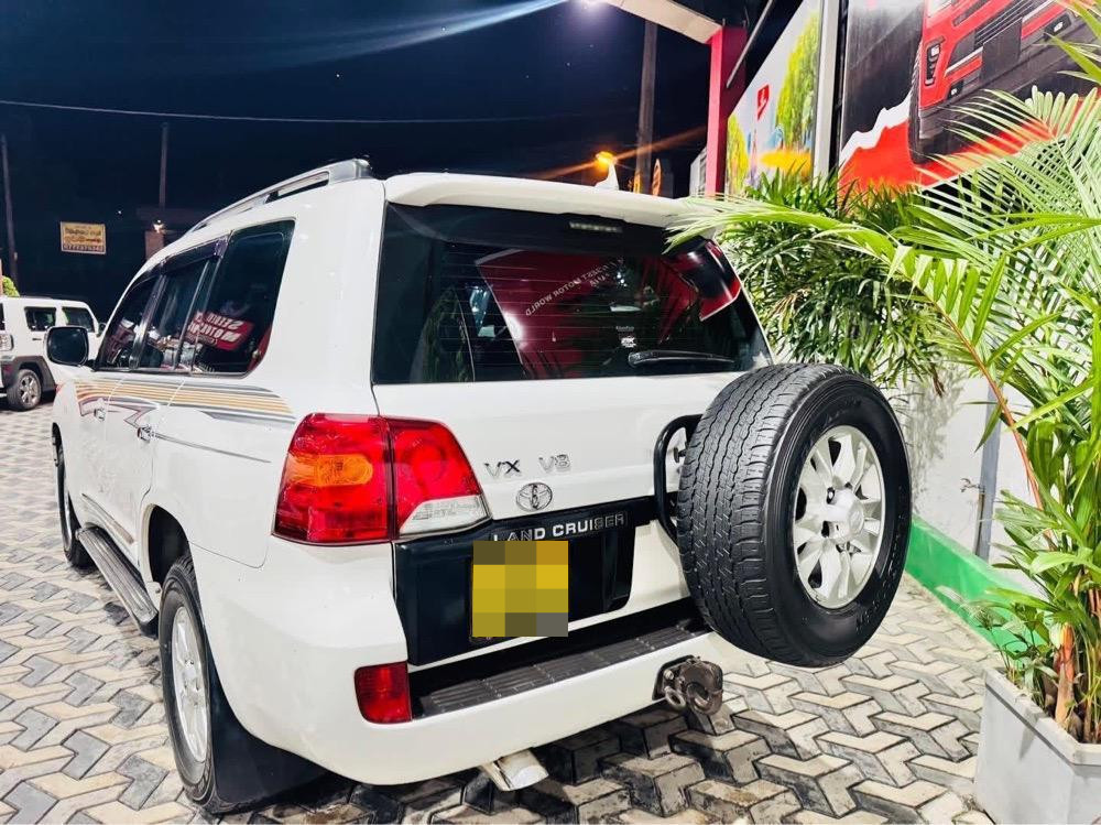 Toyota Land Cruiser Prado 2011 - பயன்படுத்தப்பட்டது SUV sale in Sri Lanka - patpat.lk