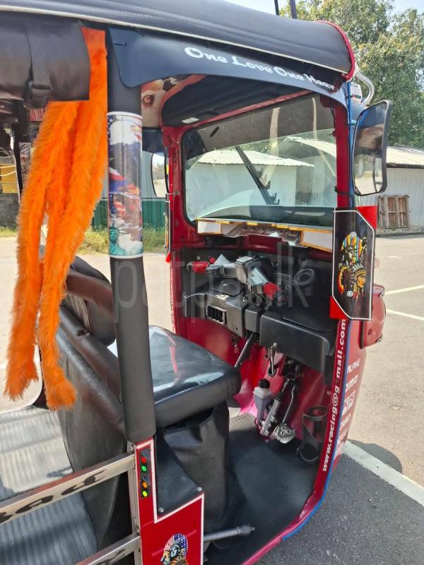 Bajaj Three Wheel 2014 - பயன்படுத்தப்பட்டது முச்சக்கர வண்டி sale in Sri Lanka - patpat.lk