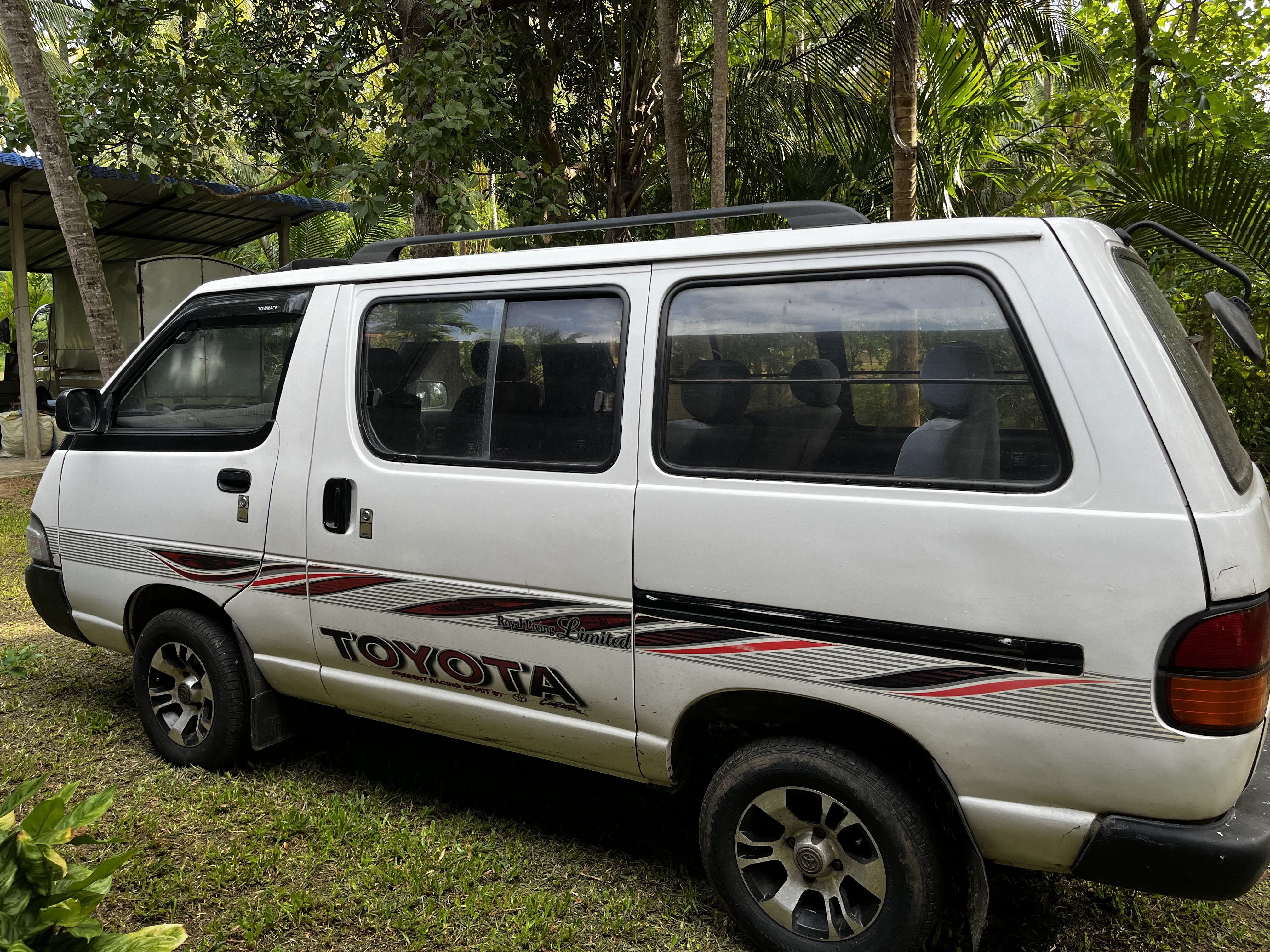 Toyota CR27 1995 - மறுசீரமைக்கப்பட்டது வேன் sale in Sri Lanka - patpat.lk