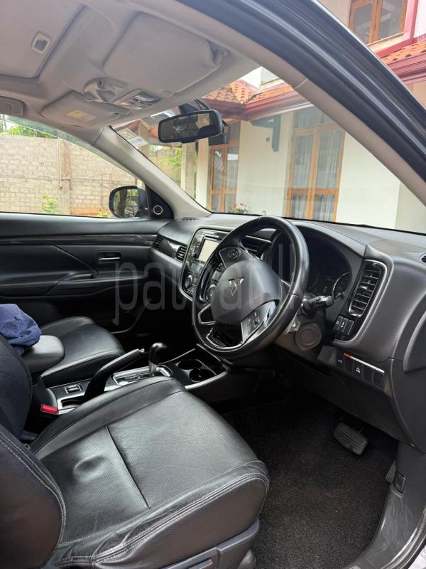 Mitsubishi Outlander 2017 - Used SUV sale in Sri Lanka - patpat.lk