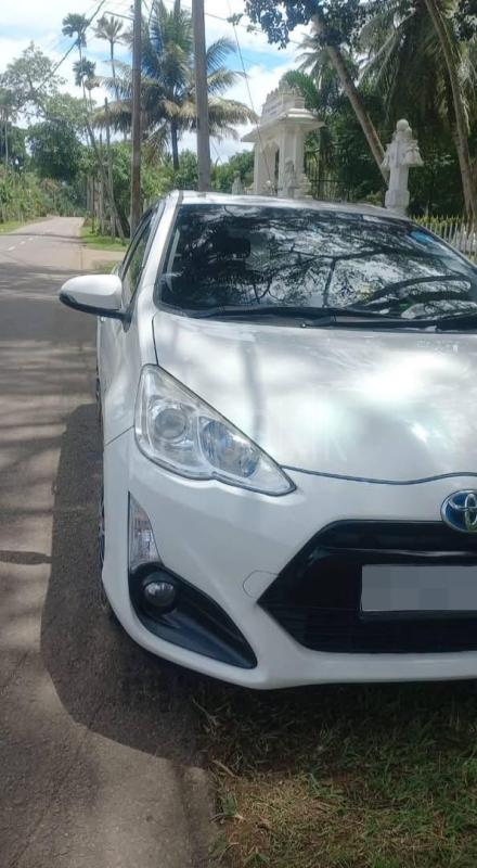 Toyota Aqua 2015 - பயன்படுத்தப்பட்டது கார் sale in Sri Lanka - patpat.lk