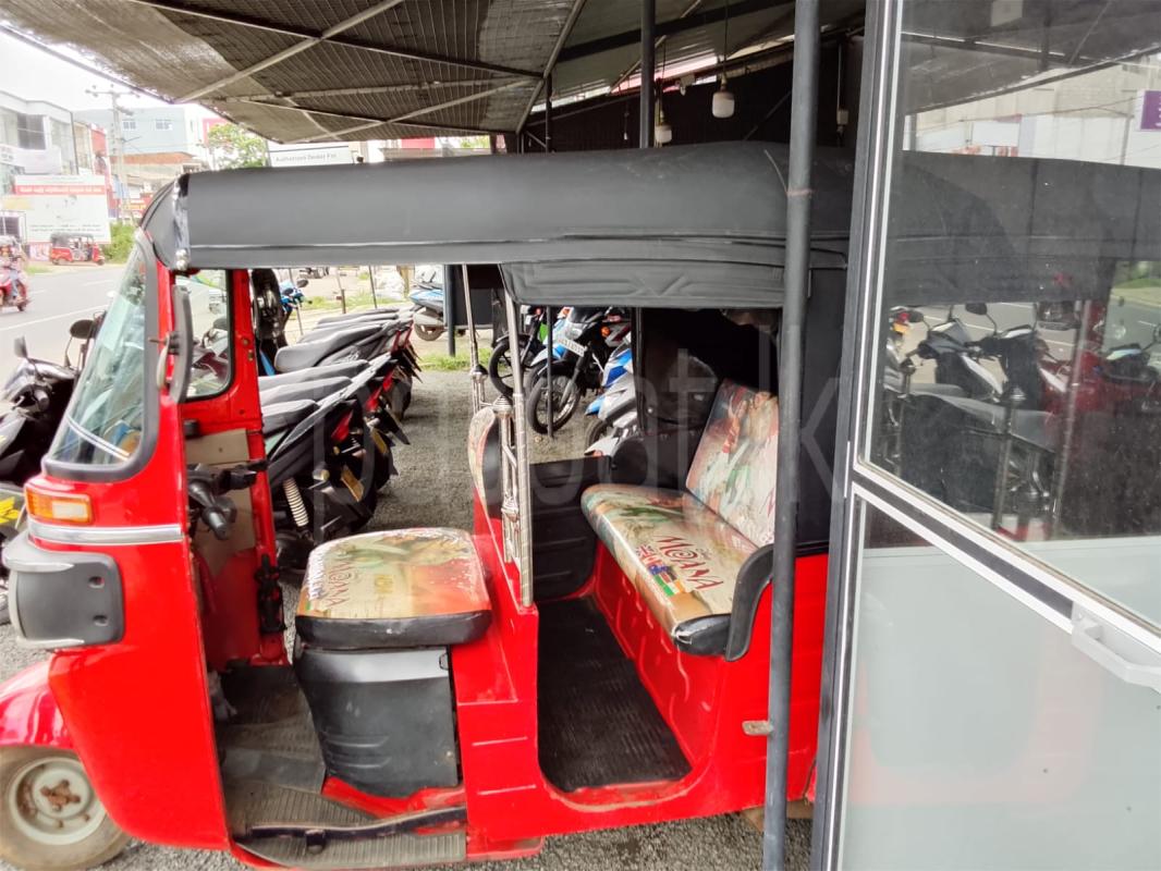 Bajaj Three Wheel 2015 - பயன்படுத்தப்பட்டது முச்சக்கர வண்டி sale in Sri Lanka - patpat.lk