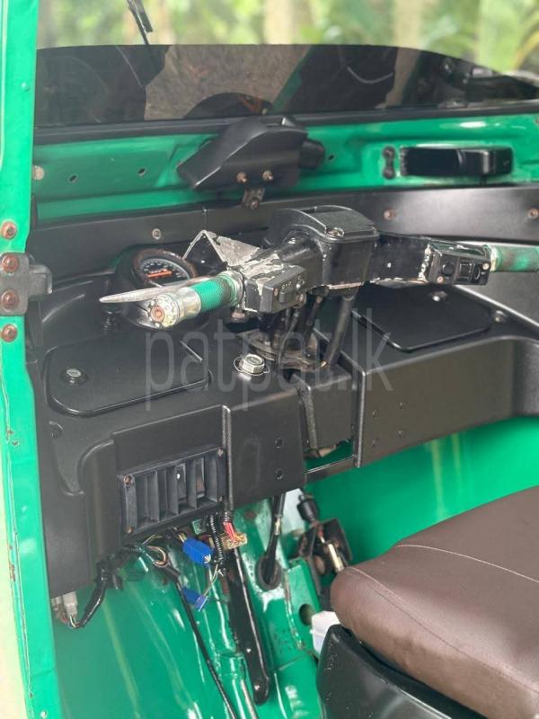 Bajaj 4 stroke 2015 - பயன்படுத்தப்பட்டது முச்சக்கர வண்டி sale in Sri Lanka - patpat.lk