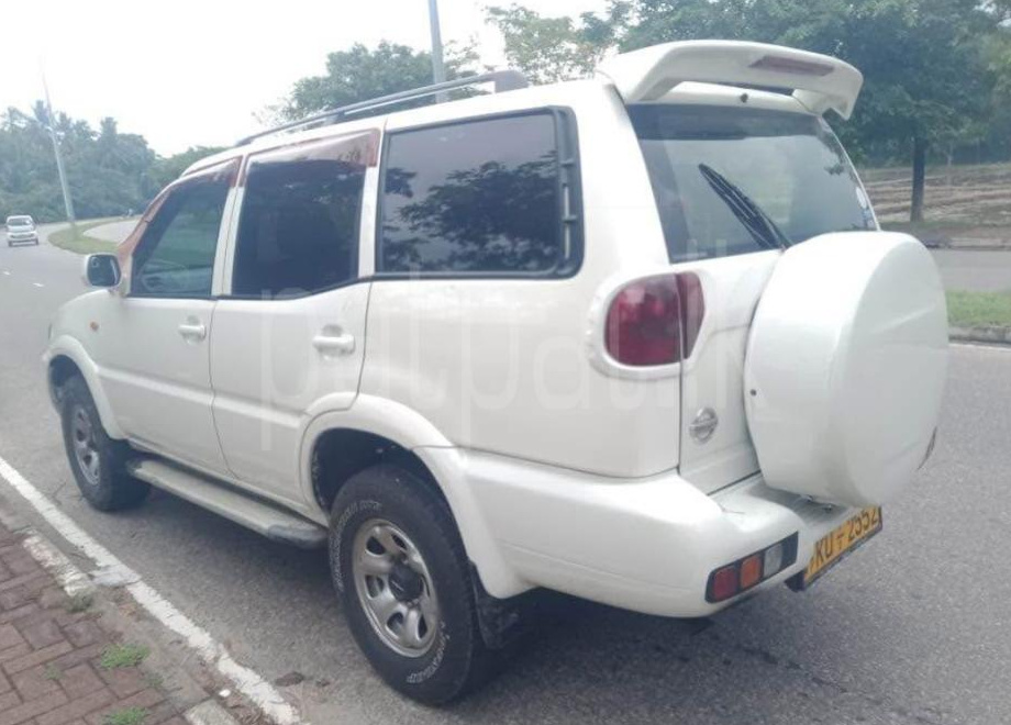Nissan Terrano 2005 - பயன்படுத்தப்பட்டது SUV sale in Sri Lanka - patpat.lk