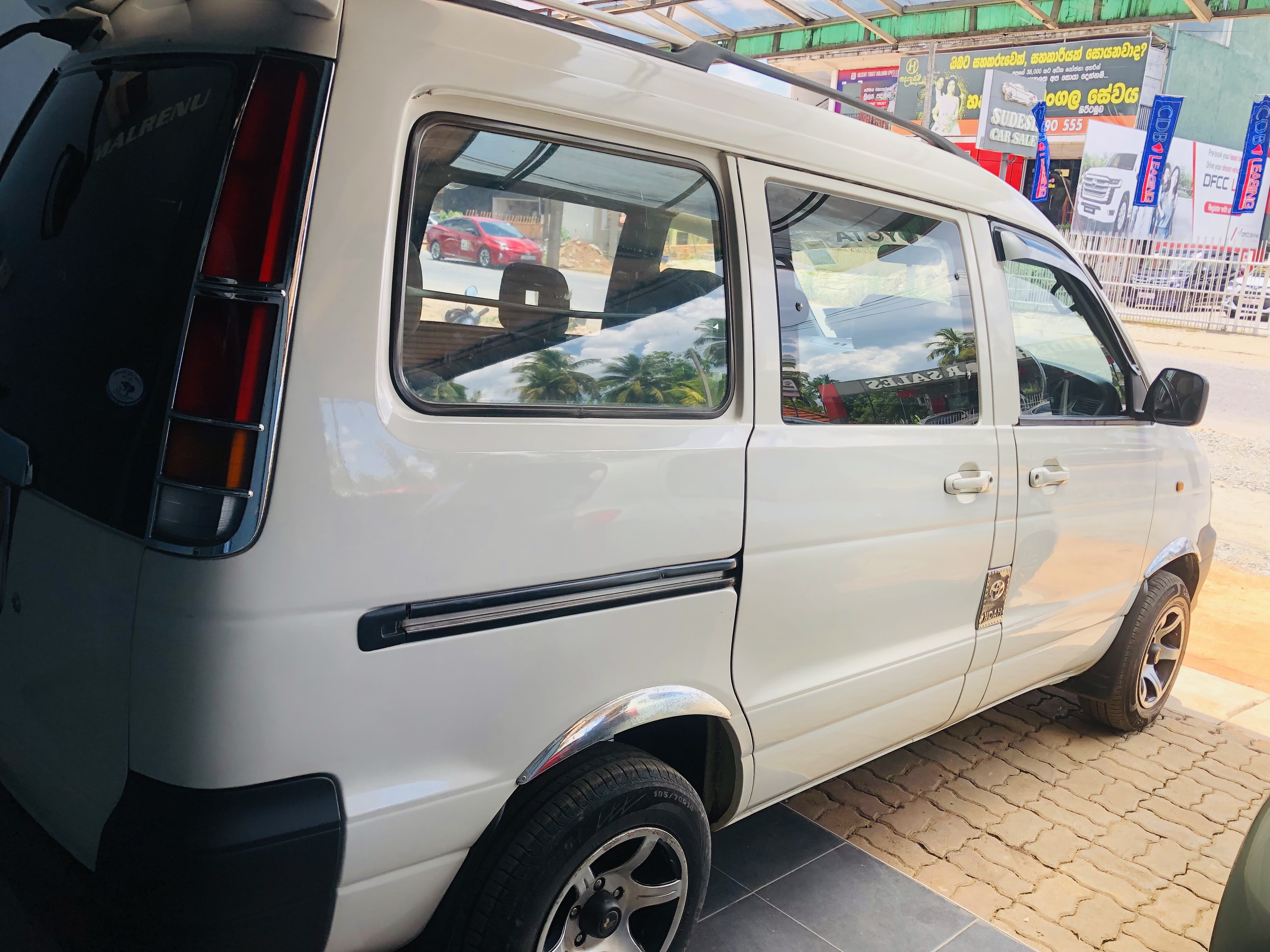 Toyota Noah 1999 - Used Van sale in Sri Lanka - patpat.lk