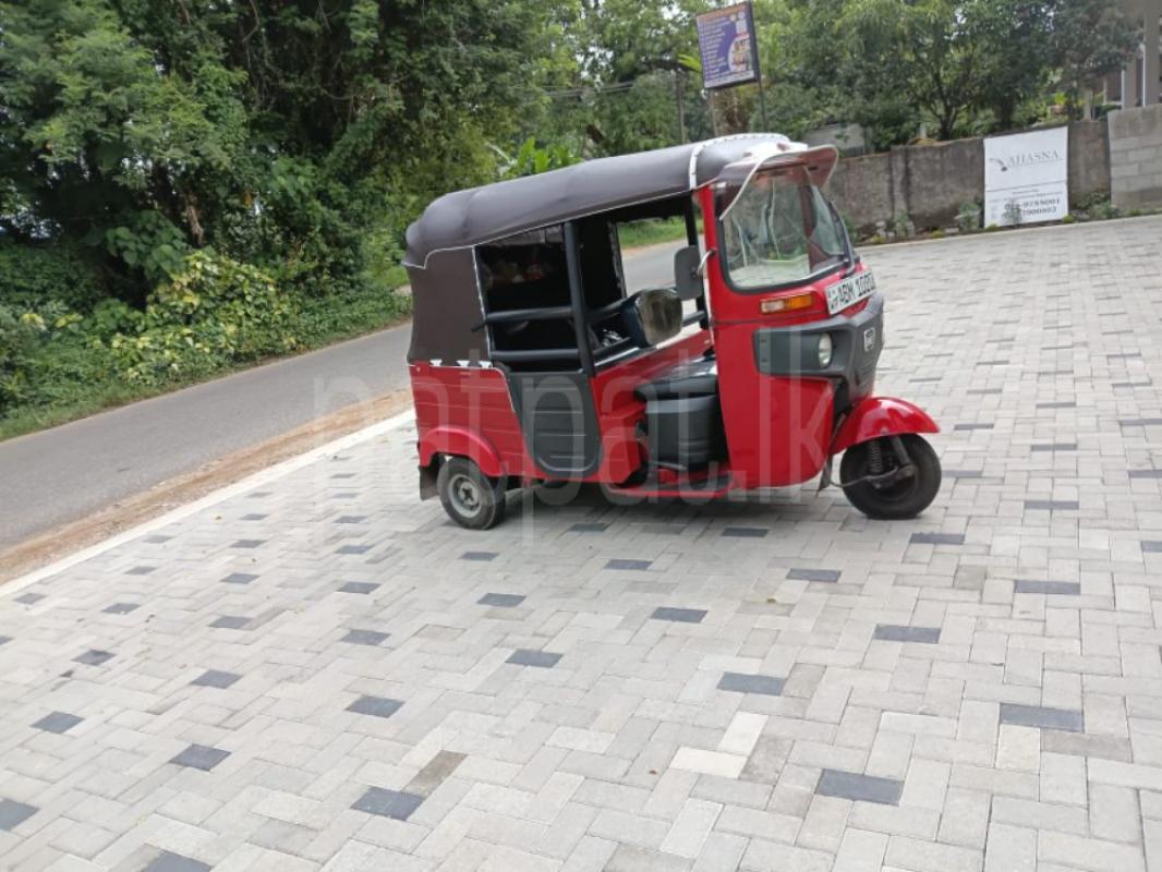 Bajaj Three Wheel 2015 - பயன்படுத்தப்பட்டது முச்சக்கர வண்டி sale in Sri Lanka - patpat.lk