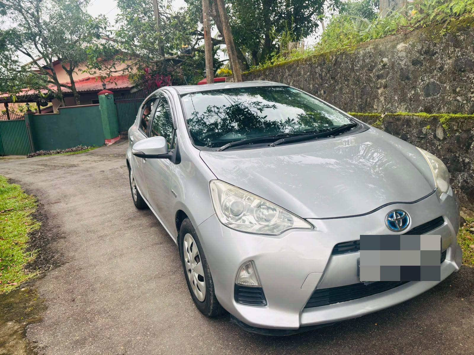 Toyota Aqua 2012 - Used Car sale in Sri Lanka - patpat.lk