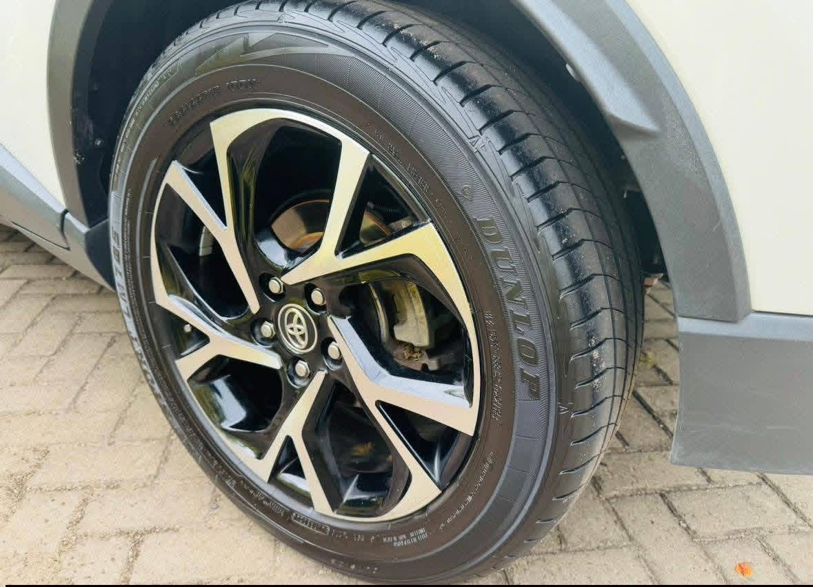 Toyota CHR 2017 - பயன்படுத்தப்பட்டது SUV sale in Sri Lanka - patpat.lk