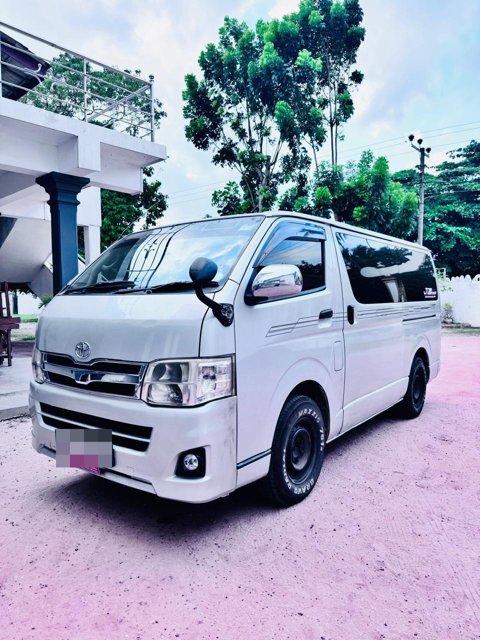 Toyota Hiace 2007 - භාවිතා කරන ලද වෑන් රථය sale in Sri Lanka - patpat.lk