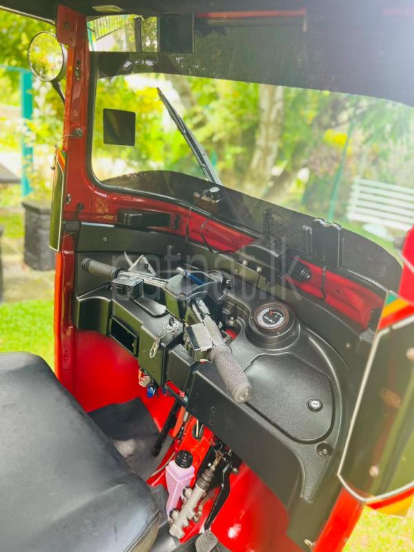 Bajaj Three Wheel 2016 - பயன்படுத்தப்பட்டது முச்சக்கர வண்டி sale in Sri Lanka - patpat.lk