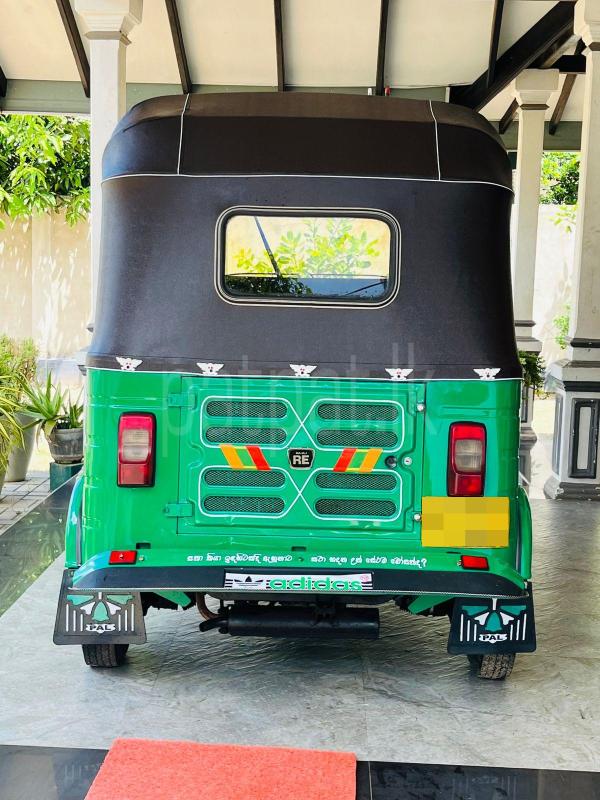Bajaj Three Wheel 2015 - Reconditioned Three wheeler sale in Sri Lanka - patpat.lk