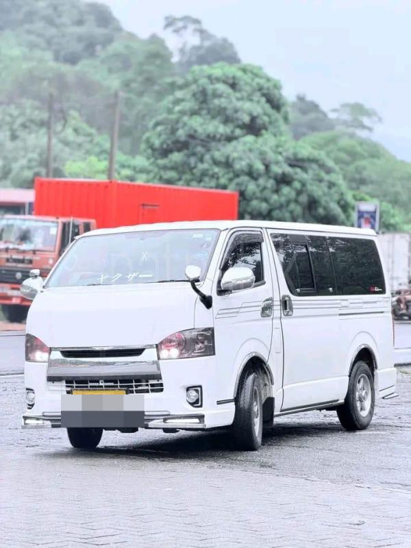 Toyota Super GL 2013 - பயன்படுத்தப்பட்டது வேன் sale in Sri Lanka - patpat.lk