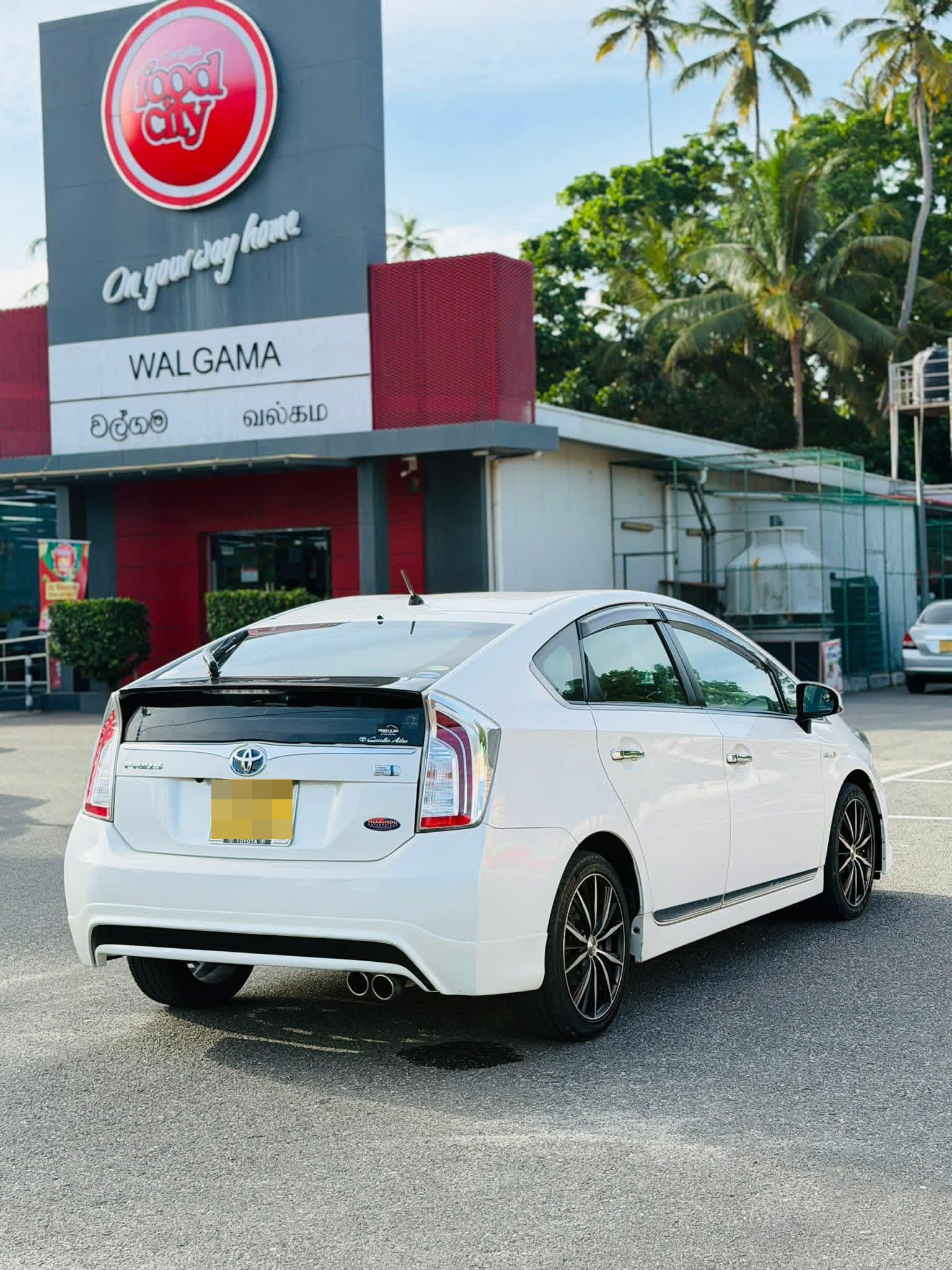 Toyota Prius 2013 - Reconditioned Car sale in Sri Lanka - patpat.lk