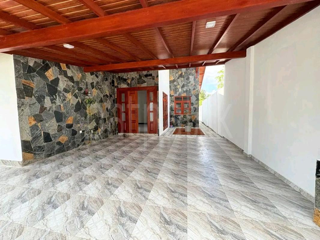 House for Sale in Athurugiriya