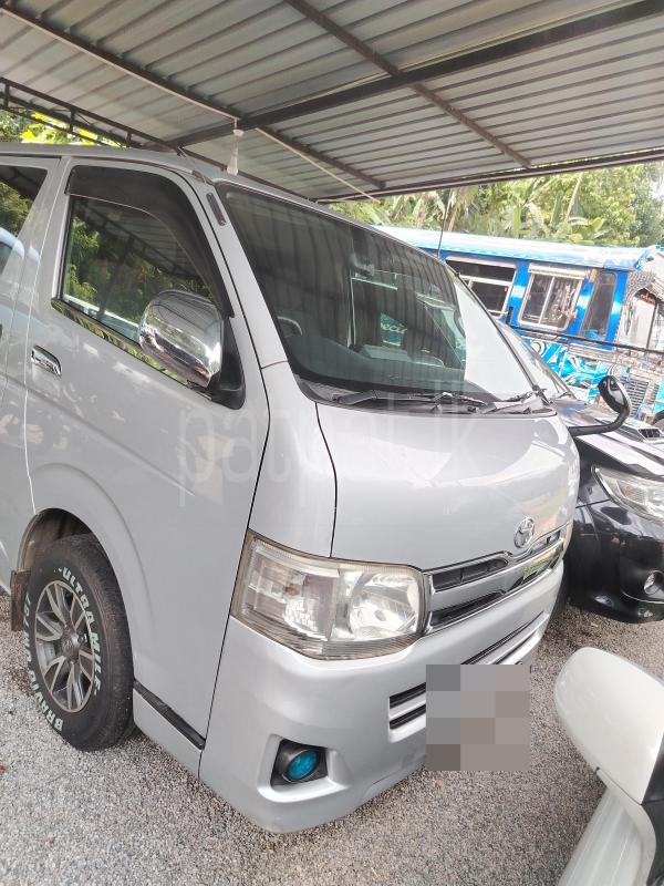 Toyota Hiace 2015 - භාවිතා කරන ලද වෑන් රථය sale in Sri Lanka - patpat.lk