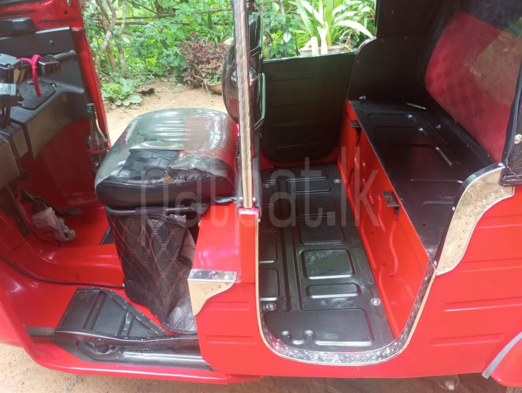Bajaj 4 stroke 2015 - பயன்படுத்தப்பட்டது முச்சக்கர வண்டி sale in Sri Lanka - patpat.lk