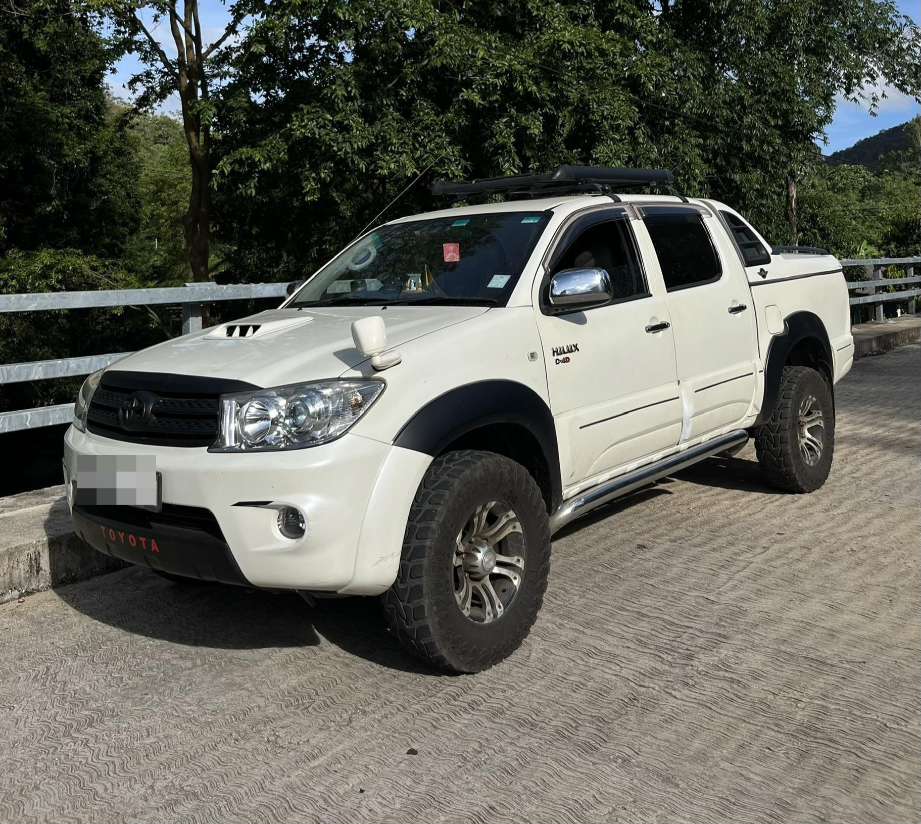 Toyota Hilux 2007 - භාවිතා කරන ලද භාණ්ඩ ප්‍රවාහන sale in Sri Lanka - patpat.lk