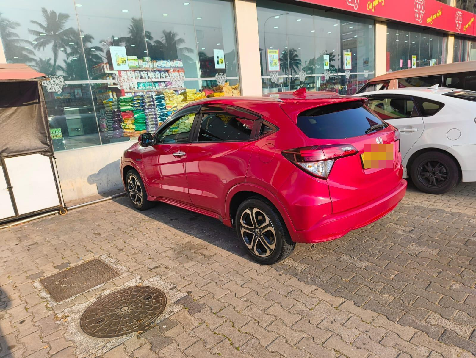 Honda Vezel 2015 - பயன்படுத்தப்பட்டது SUV sale in Sri Lanka - patpat.lk