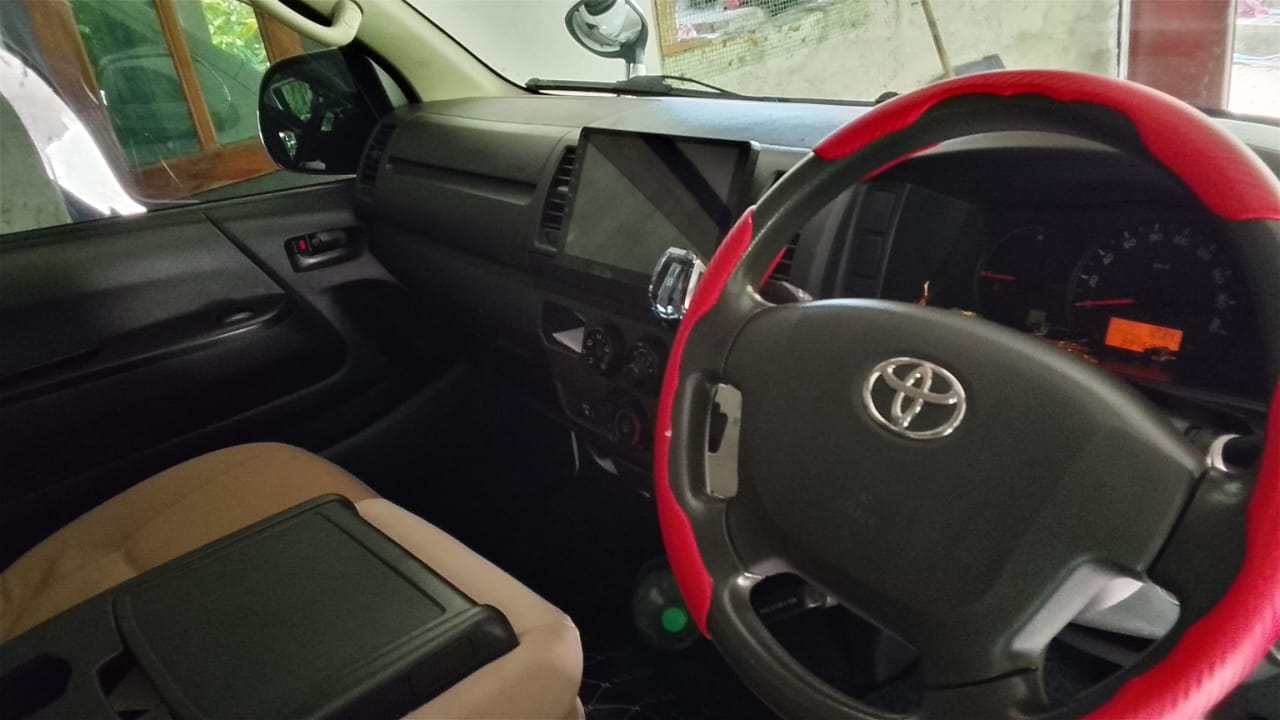 Toyota Hiace 2017 - பயன்படுத்தப்பட்டது வேன் sale in Sri Lanka - patpat.lk