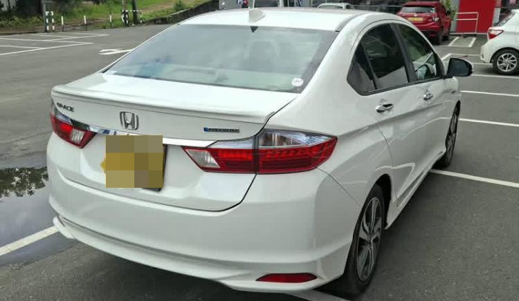 Honda Grace 2017 - Used Car sale in Sri Lanka - patpat.lk