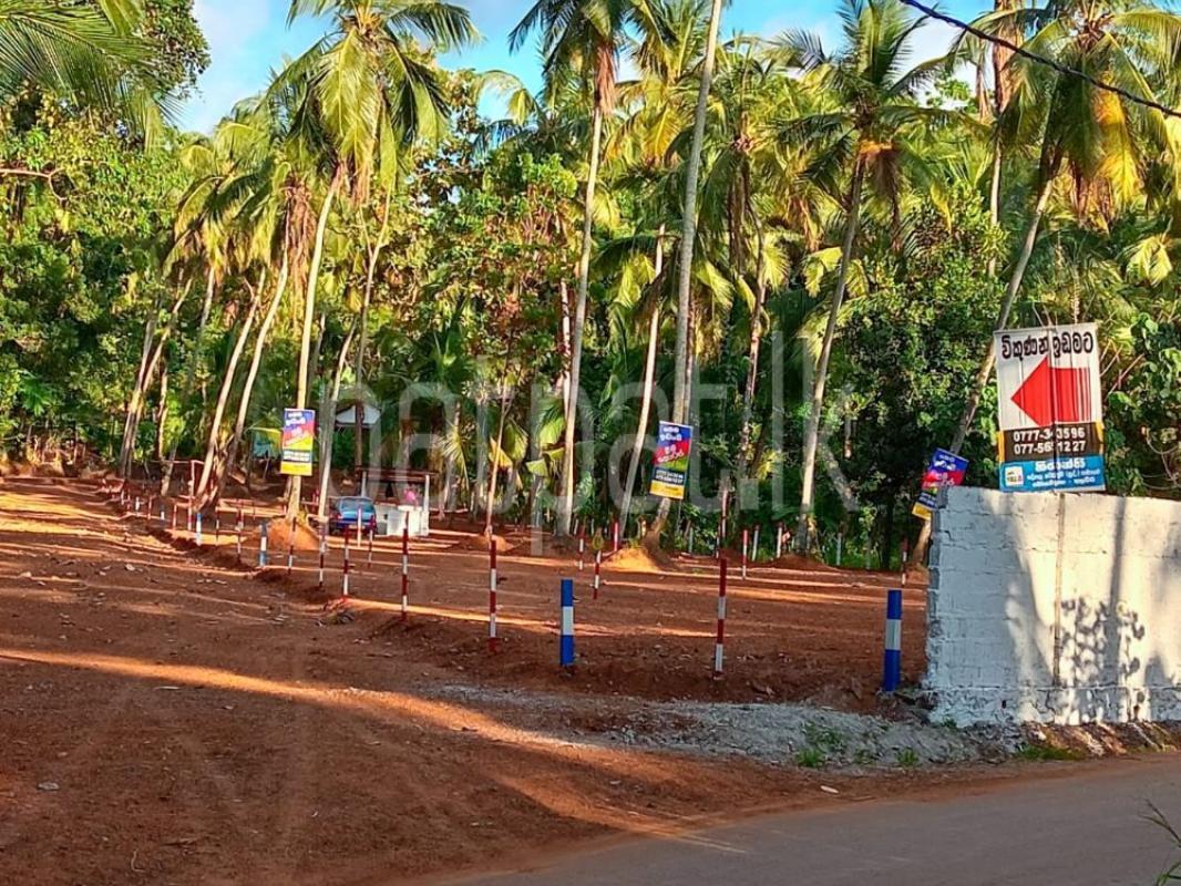 Residential Land for Sale in Mirigama