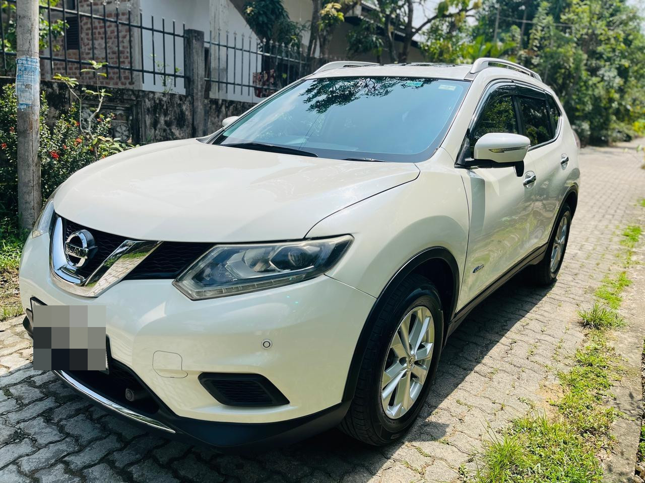 Nissan X Trail 2016 - பயன்படுத்தப்பட்டது SUV sale in Sri Lanka - patpat.lk