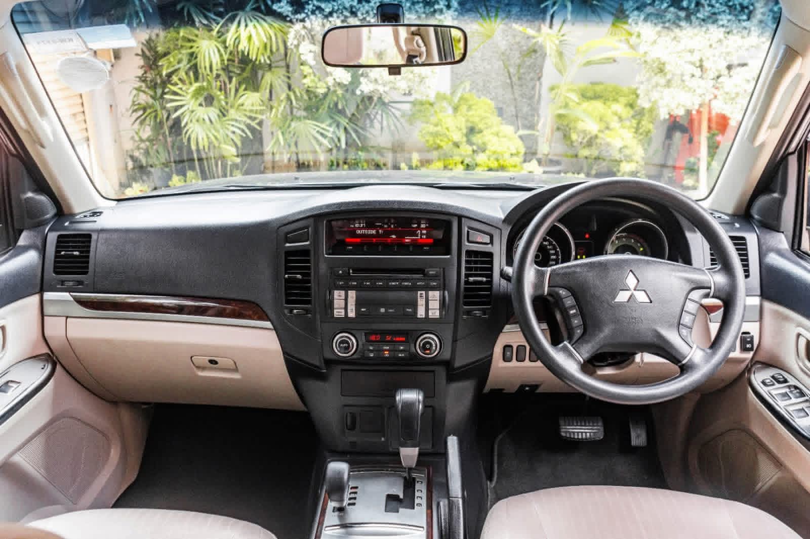 Mitsubishi Montero 2013 - பயன்படுத்தப்பட்டது SUV sale in Sri Lanka - patpat.lk