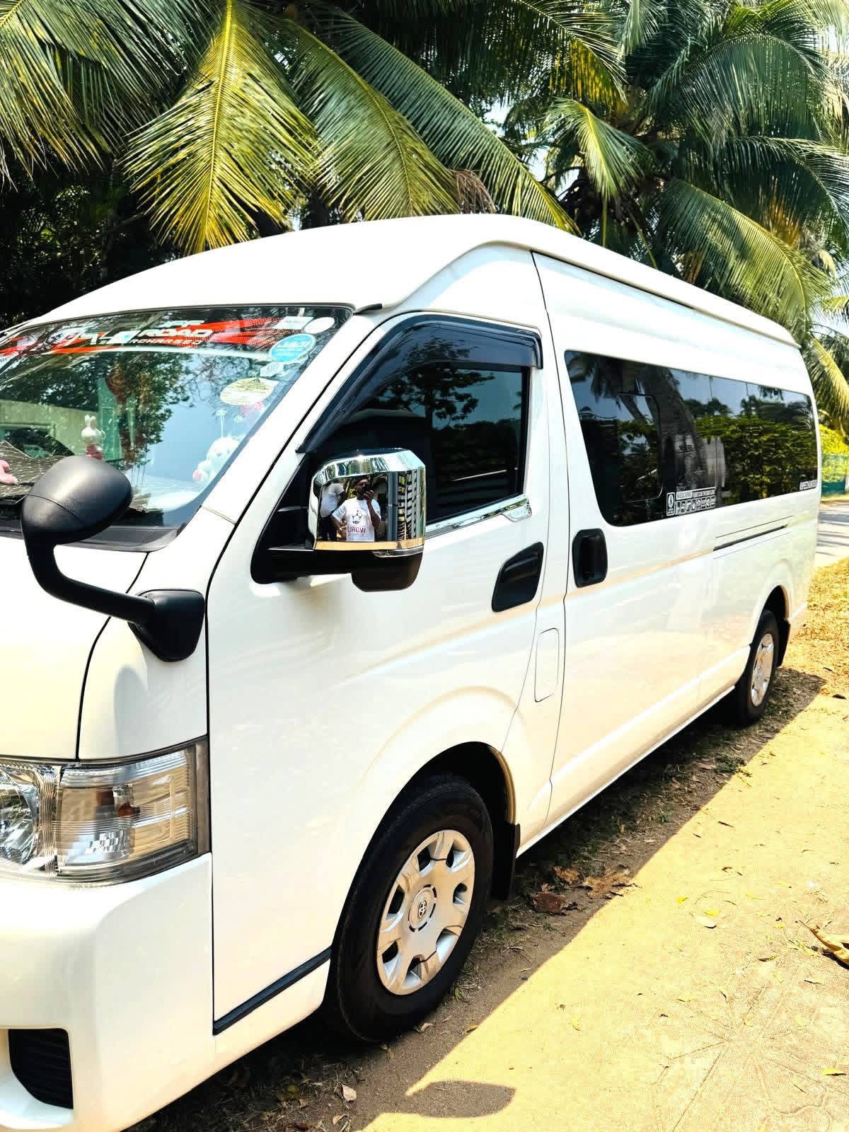 Toyota Hiace 2015 - භාවිතා කරන ලද වෑන් රථය sale in Sri Lanka - patpat.lk