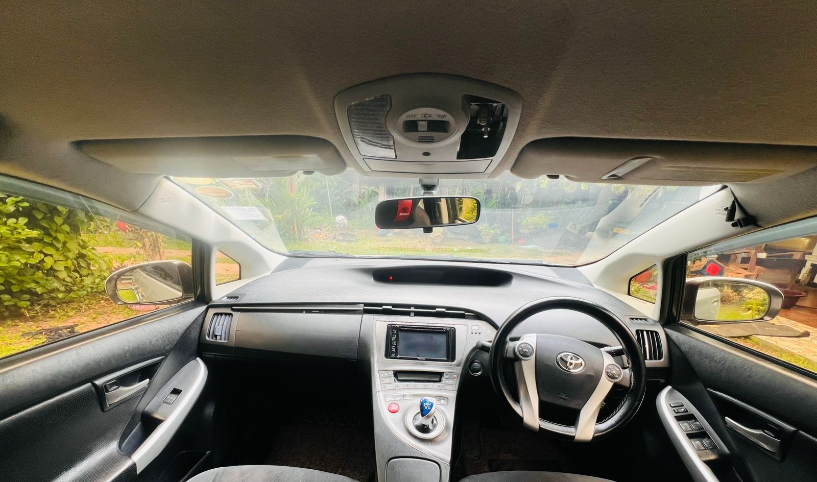 Toyota Prius 2012 - பயன்படுத்தப்பட்டது கார் sale in Sri Lanka - patpat.lk