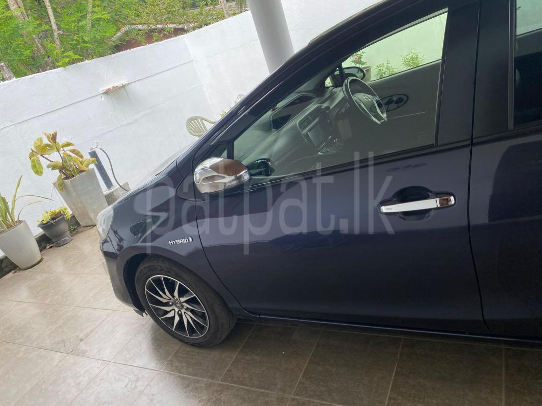 Toyota Aqua 2015 - Used Car sale in Sri Lanka - patpat.lk