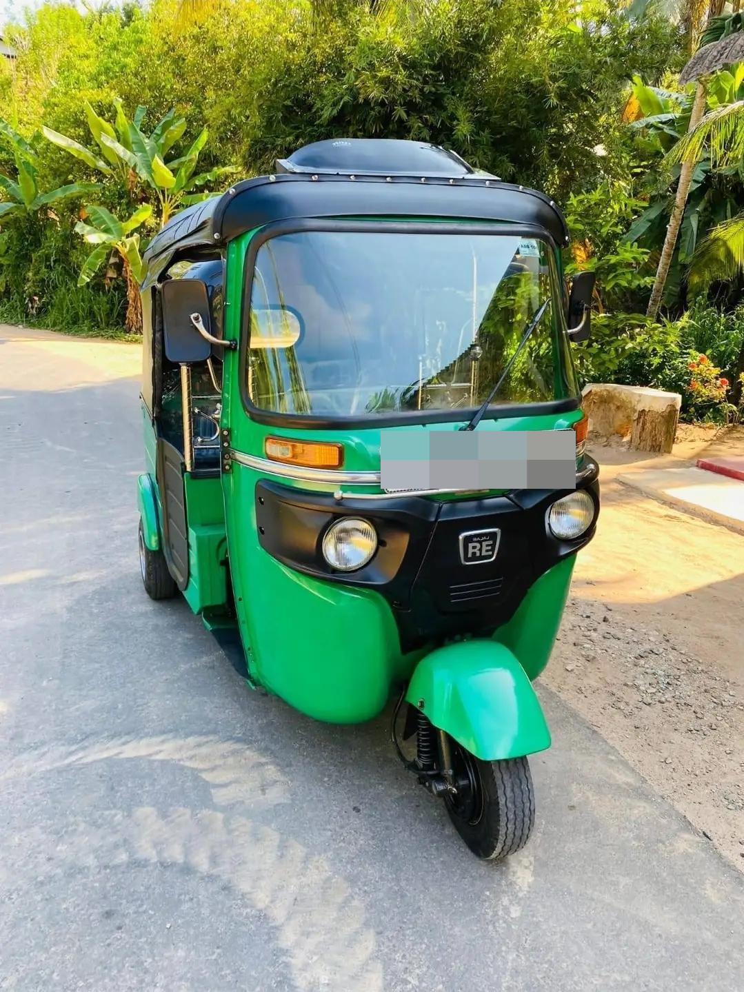 Bajaj Three Wheel 2018