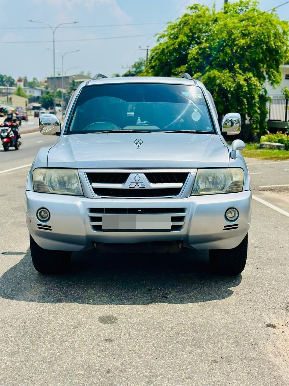 Mitsubishi Montero 2004 ads-image-1