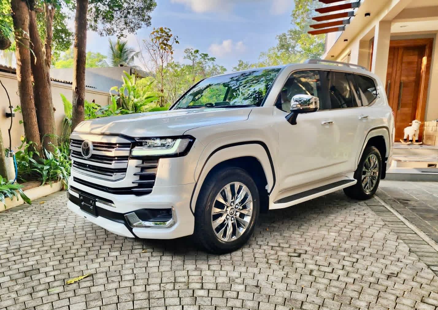 Toyota Land Cruiser 2025 ads-image-1