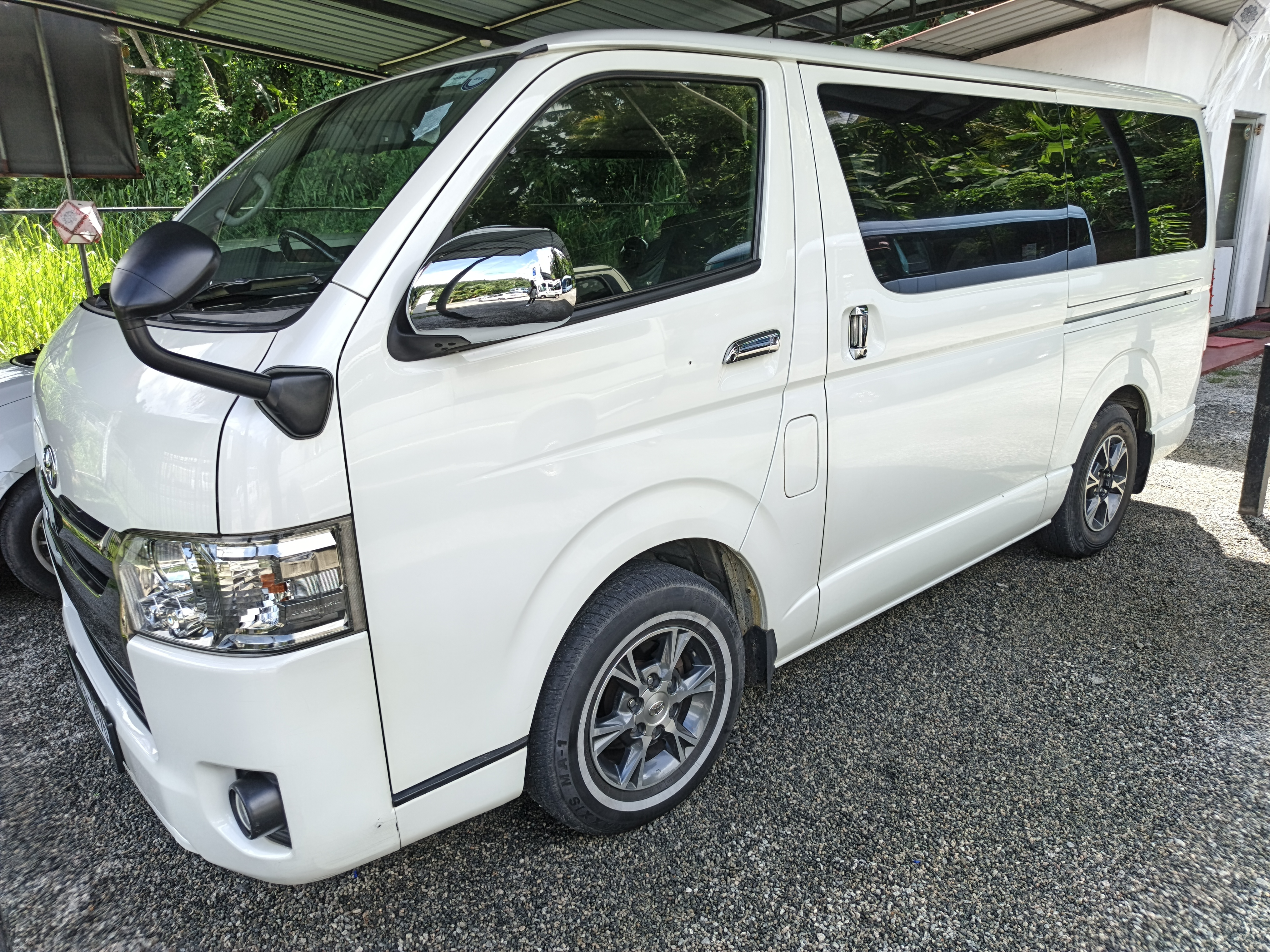 Toyota Hiace 2015 - பயன்படுத்தப்பட்டது வேன் sale in Sri Lanka - patpat.lk