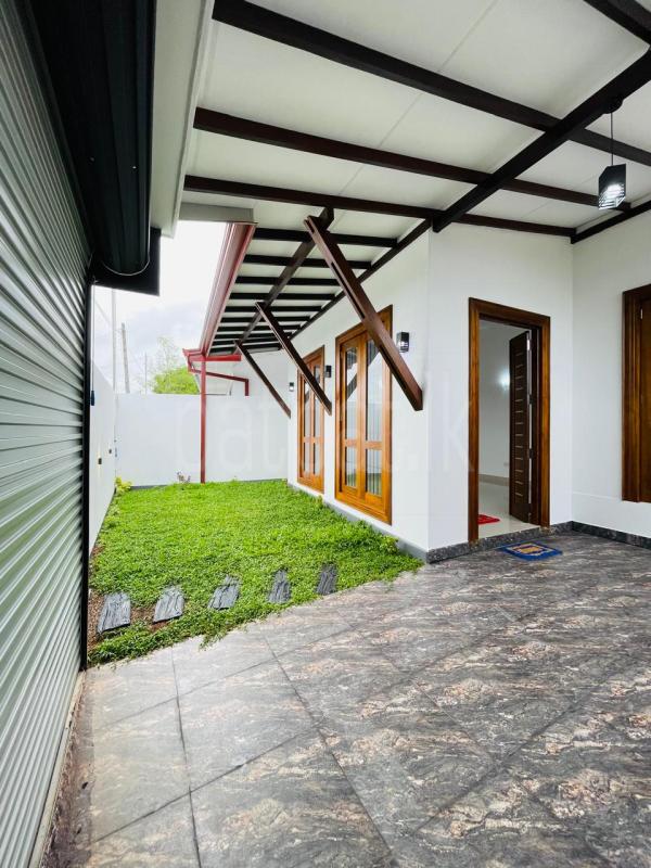 House for Sale in Athurugiriya ads-image-1
