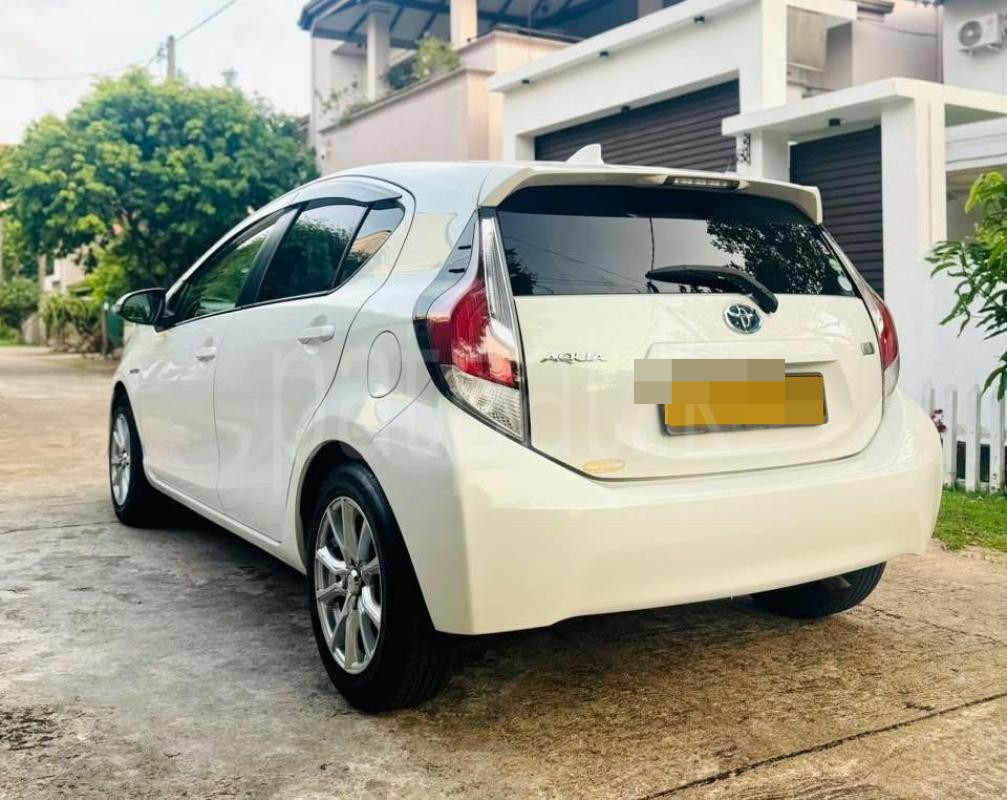 Toyota Aqua 2015 - பயன்படுத்தப்பட்டது கார் sale in Sri Lanka - patpat.lk